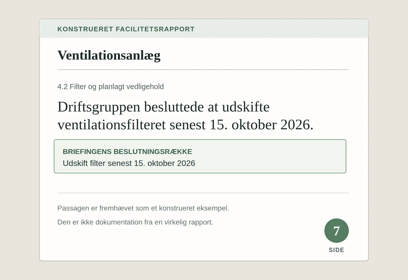 Beskåret konstrueret rapportside med passagen "Driftsgruppen besluttede at udskifte ventilationsfilteret senest 15. oktober 2026." og sidemærket 7.